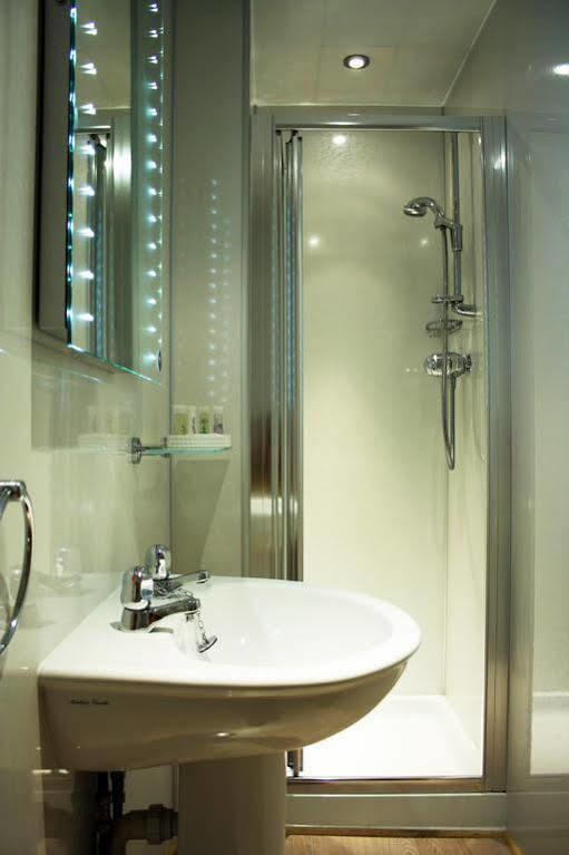 Claremont House Hotel Ambleside Bagian luar foto